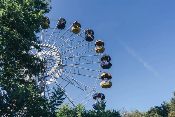 Beautiful Retro Colorful Ferris Wheel Amusement Park Blue Sky Background — Stock Photo, Image