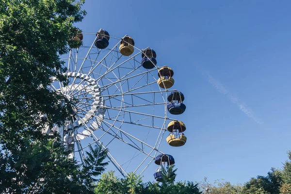 Gyönyörű Retro Színes Óriáskerék Vidámpark Kék Háttér — Stock Fotó