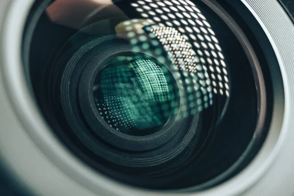 Feche Bela Lente Abertura Câmera Com Reflexos Vidro Claro Multicolorido — Fotografia de Stock