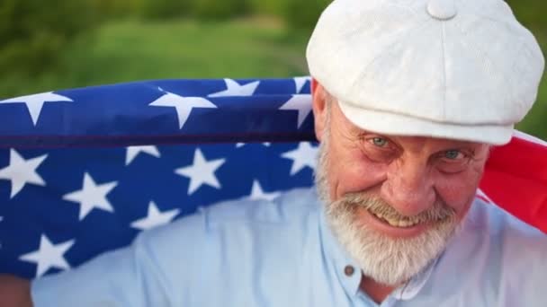A close portrait of a retiree from texas on us independence day 4th july. Us flag on shoulders — Stock Video