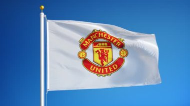 İngiltere Manchester Temmuz 2018: Manchester United F.C. bayrağı mavi gökyüzüne karşı yavaş hareketle sallanıyor, editoryal animasyon, sorunsuz bir şekilde döngülü, yakın çekim, alfa kanalında izole.