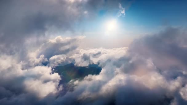 Fliegen Durch Himmlisch Schöne Sonnige Wolkenlandschaft Erstaunliche Zeitraffer Weißer Flauschiger — Stockvideo