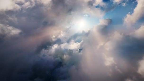 Volando Través Del Hermoso Paisaje Nublado Soleado Celestial Increíble Lapso — Vídeo de stock