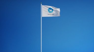 Telgraf şirket bayrağı mavi gökyüzüne karşı yavaş hareket sallayarak, editoryal animasyon, sorunsuz döngülü, siyah ve beyaz mat ile alfa kanalda izole.