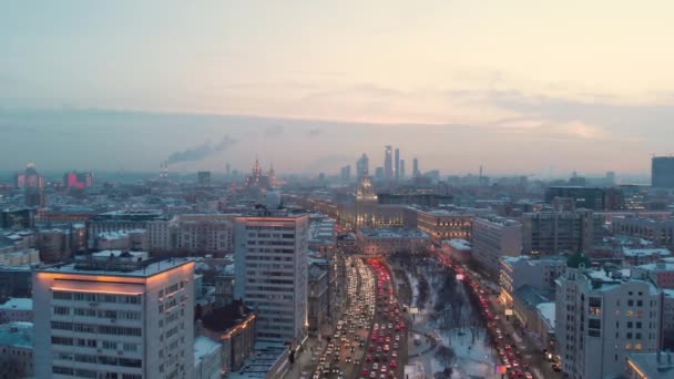 莫斯科花园环的空中拍摄在晚上 日落和城市灯光从鸟瞰 黄昏中的莫斯科城市 — 图库视频影像