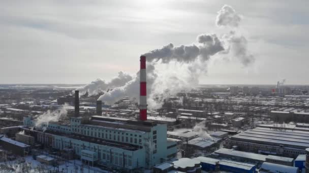 Dichte Dikke Rook Afkomstig Van Industriële Buizen Van Rood Wit — Stockvideo