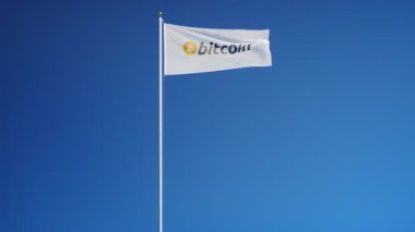 Bitcoin logosu bayrak mavi gökyüzüne karşı yavaş hareket, editoryal animasyon, sorunsuz döngülü, yakın çekim, siyah ve beyaz mat alfa kanalda izole karşı yavaş hareket sallayarak.