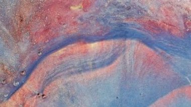 Renkli köpüklü boyalar güzel desenler içinde karıştırın. Kahverengi, turuncu, sarı, altın ve diğer renklerin yağ mürekkebinin yüzeye yayılması ve inanılmaz dokular ve tasarım yaratarak diğerini karıştırın.