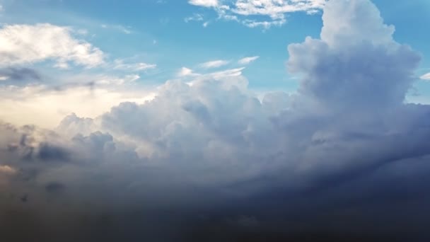 Schöner Sommertag Sturmwolke Zeitraffer Dramatische Gewitterwolkenlandschaft Mit Großen Bauenden Wolken — Stockvideo