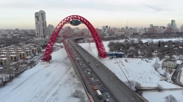 Volando Sobre Pintoresco Puente Sobre Río Moskva Atardecer Foto Muñeca — Vídeos de Stock