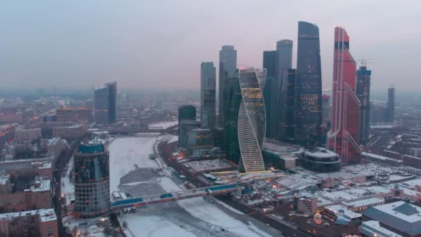 Repülő Felett Hóval Borított Város Fagyasztott Folyó Moskva Szép Sima — Stock videók