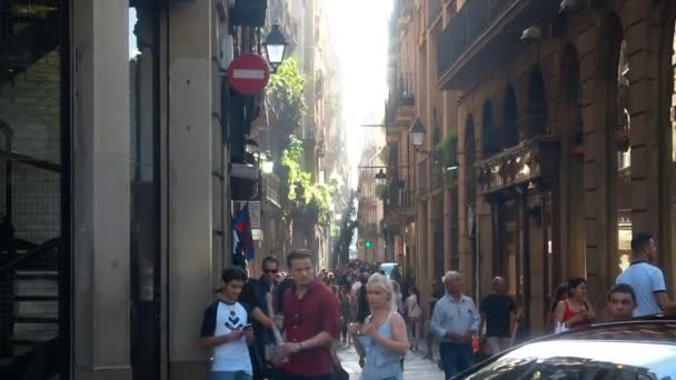 Spanien Barcelona Juli 2017 Smala Barcelona Gata Med Många Turister — Stockvideo