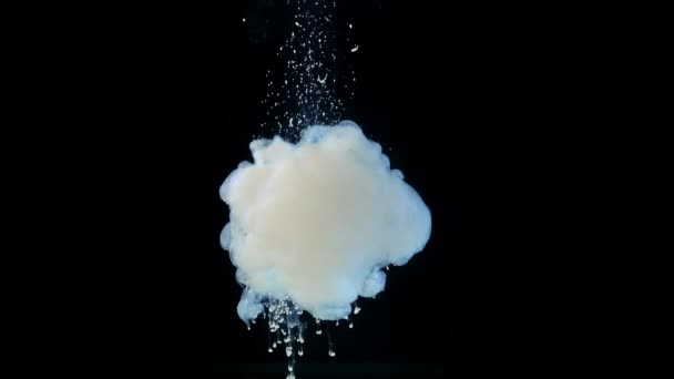 色付きのアクリル雲抽象煙爆発アニメーション クローズアップビュー — ストック動画