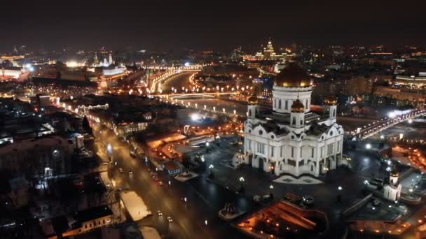 Volando Sobre Catedral Cristo Salvador Moscú Luces Brillantes Vida Nocturna — Vídeos de Stock