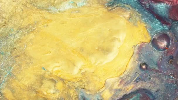 Coloridas Pinturas Brillantes Mezclan Hermosos Patrones Tinta Aceite Color Amarillo — Vídeo de stock
