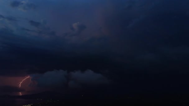 Timelapse Bela Tempestade Com Relâmpago Pitoresco Iluminando Céu Com Cores — Vídeo de Stock