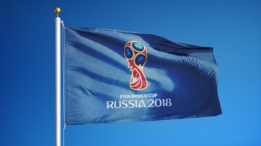 Rusya Moskova Haziran 2018: Fifa 2018 Dünya Kupası bayrağı mavi gökyüzüne karşı yavaş hareket, editoryal animasyon, sorunsuz döngülü, yakın çekim, alfa kanalında izole.