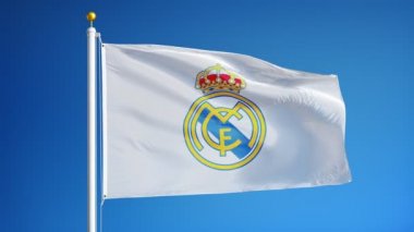 İspanya Madrid Temmuz 2018: Real Madrid C.F. bayrağı mavi gökyüzüne karşı yavaş hareketle sallanıyor, editoryal animasyon, sorunsuz döngülü, yakın çekim, alfa kanalında izole.