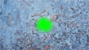 Merkezinden sınırlara güzel dondurulmuş pencere eritme animasyon, timelapse defrost geçiş, doğal çözünür, yeşil renk anahtar arka plan mat izole, alfa kanal.