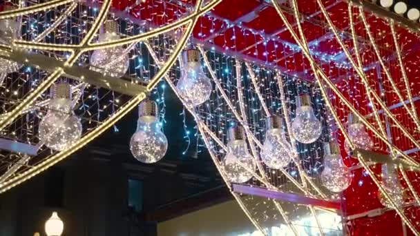 Zimní Nové Roky Pouliční Ozdoby Žárovky Lucerny Svítily Pozdě Noci — Stock video