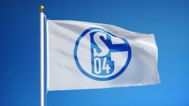 Almanya Schalke Gelsenkirchen Temmuz 2018: Fc Schalke 04 bayrağı mavi gökyüzüne karşı yavaş hareketle sallanıyor, editoryal animasyon, sorunsuz döngülü, yakın çekim, alfa kanalında izole.