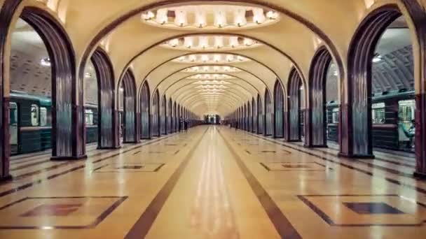 Moscú Rusia Junio 2019 Escenas Vida Estación Metro Mayakovskaya Gente — Vídeos de Stock