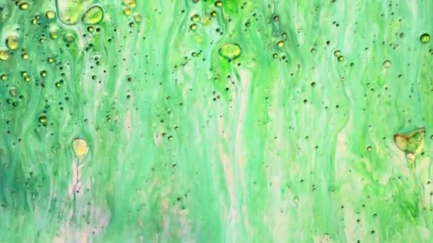 Coloridas Pinturas Brillantes Mezclan Hermosos Patrones Tinta Aceite Verde Amarillo — Vídeo de stock