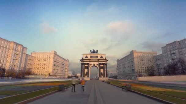 Motion Timelapse Upptagen Moskva Avenue Kvällen Kameran Rör Sig Längs — Stockvideo