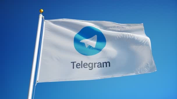 Bandera Compañía Telegram Ondeando Cámara Lenta Contra Cielo Azul Animación — Vídeo de stock