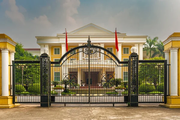 Hanoi Vietnam Ottobre 2017 Palazzo Governativo Ufficiale Custodito Hanoi Vietnam — Foto Stock