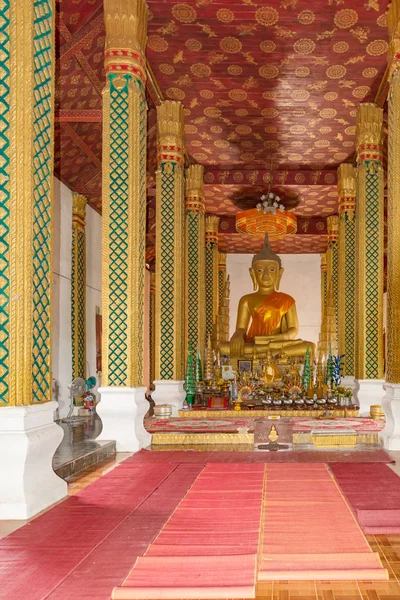 Sikhottabong 일컬어 Sikhottabong Stupa Buddha 동상이 Thakhek 캄무안 라오스의 — 스톡 사진