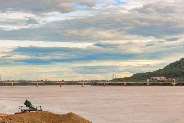 老挝巴色湄公河上的老日本大桥景观观 — 图库照片