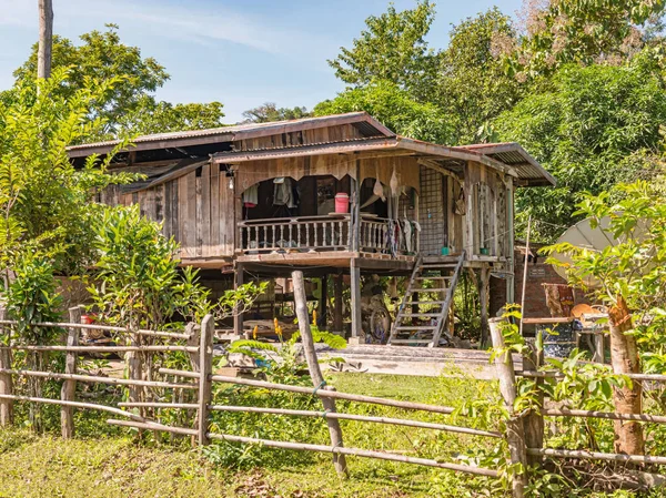 Casa Indipendente Legno Sulla Riva Del Fiume Mekong Muang Khong — Foto Stock