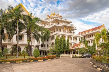 Pakse, Laos - 7 Kasım 2017: görünüm Pakse, Laos Champasak Palace Otel'de ön.