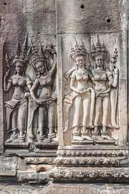 Apsaras, Angkor Wat Tapınağı Angkor, Kamboçya'da taş cephe, dört dansçı kızları. Dünyanın en büyük dini anıtıdır. Tapınağın 12 yüzyılın başlarında inşa edilmiş.