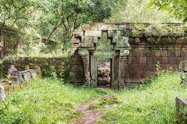 Duvarlar Baphuon Tapınağı Angkor, Kamboçya'da yakın. Devlet temple of Udayadityavarman II olarak inşa edilmiş bir 11. yüzyıl piramit tarzı tapınak kalıntıları Hindu Tanrı Shiva için adanmış.