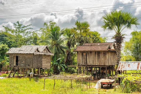 Casas Camboyanas Típicas Carretera Rural Cerca Kampong Thom Camboya — Foto de Stock