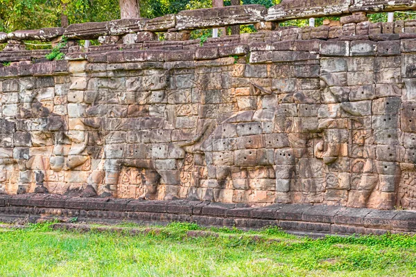 Elefantenterrasse Angkor Siem Reap Kambodscha Gesäumt Von Elefantenschnitzereien Und Statuen — Stockfoto