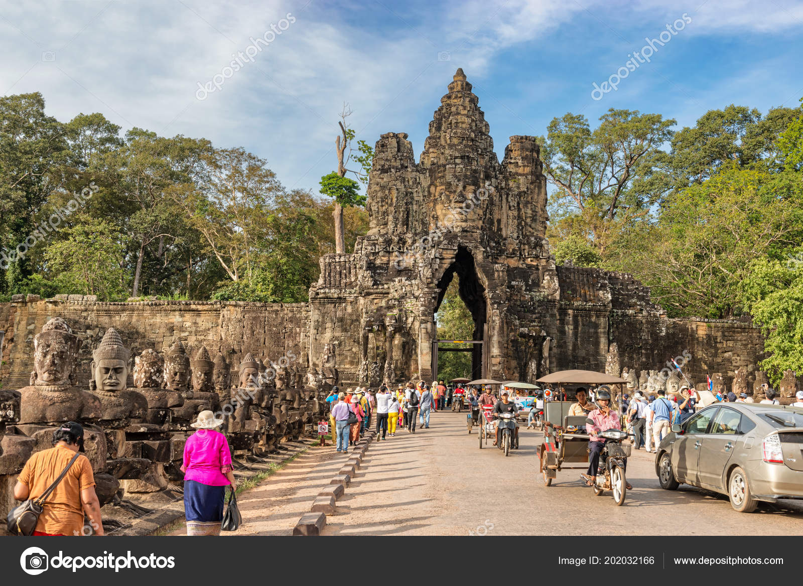 City Of South Gate >> Siem Reap Cambodia Nov 201 Tourists Passing Statues South City Of South Gate >> Siem Reap Cambodia Nov 201 Tourists Passing Statues South