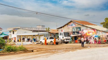 Poipet Kamboçya Poipet uluslararası sınır kapısı Kamboçya ve Tayland arasında yaklaşırken 21 Kasım 2017 yerel trafik