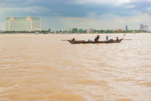 Phnom Penh Kambodscha November 2017 Menschen Auf Dem Fischerboot Und — Stockfoto