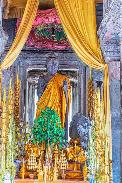 Статуя Молящегося Будды Храме Ангкор Ват Сиемреапе Камбоджа — стоковое фото