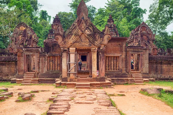 Angkor Kambodscha November 2017 Touristen Banteay Srei Einem Kambodschanischen Tempel — Stockfoto