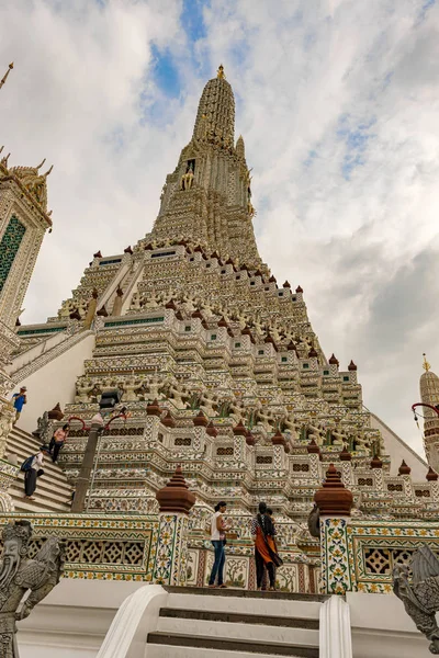 Bangkok Thailand Nov 2017 Tourrists Visiting Wat Arun Ratchawaram Буддийский — стоковое фото