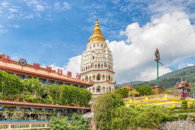 Penang karmaşık Kek Lok Si Budist Tapınağı'nda 10.000 Buda Pagoda. Malezya en büyük Budist Tapınağı olduğu söylenir.. 