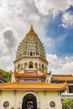 Penang karmaşık Kek Lok Si Budist Tapınağı'nda 10.000 Buda Pagoda. Malezya en büyük Budist Tapınağı olduğu söylenir.. 