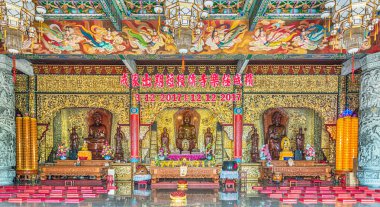 Penang, Malezya - 9 Aralık 2017: Heykeller Penang Kek Lok Si Budist tapınağında. Malezya en büyük Budist Tapınağı olduğu söylenir.. 