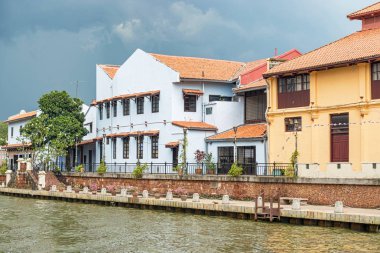 Malacca, Melaka, Malezya 15 Aralık 2017 görünümü eski sömürge evleri, tarihi Unesco listelenen Canal Bölüm Melaka nehir, Malezya.