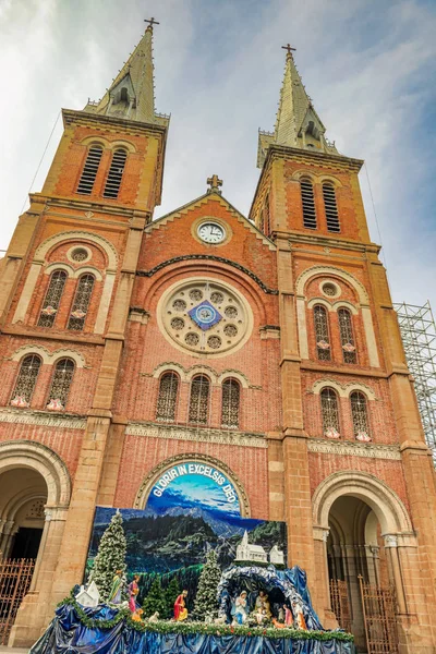 Fachada Catedral Saigão Notre Dame Basílica Chi Minh Vietnã — Fotografia de Stock