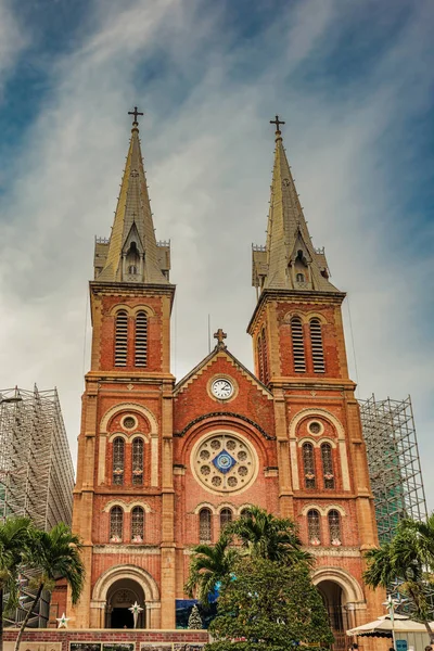 Fachada Catedral Saigão Notre Dame Basílica Chi Minh Vietnã — Fotografia de Stock
